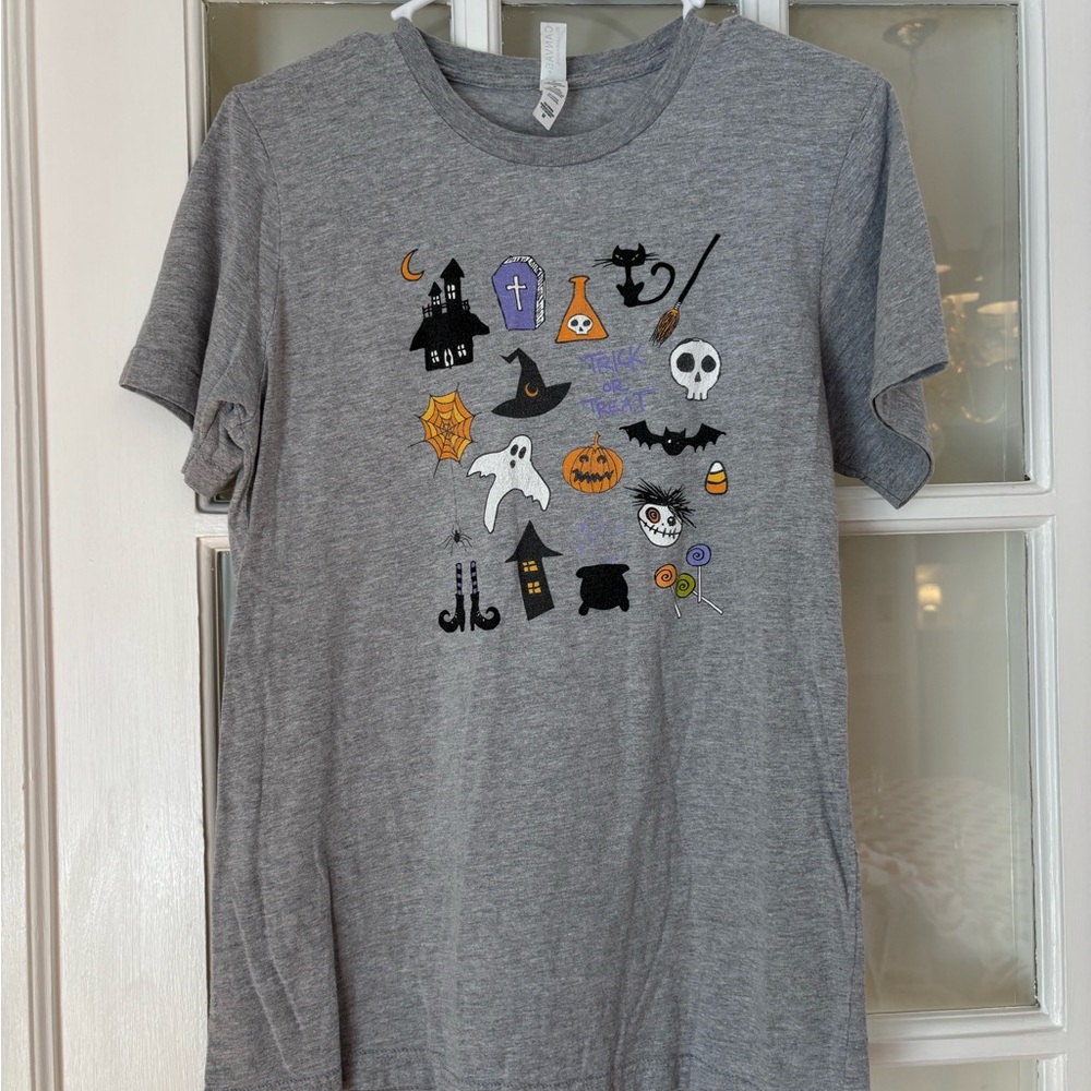 Gray Halloween Graphic T-Shirt
